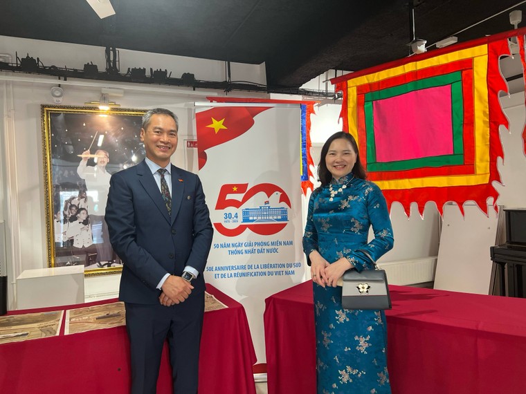 Cộng đồng người Việt tại Pháp kỷ niệm 50 năm Ngày Thống nhất đất nước: Ký ức bất diệt, niềm tin vươn tới tương lai ảnh 1