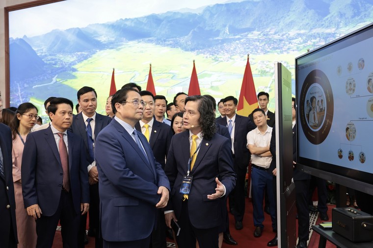 Ngân hàng Lộc Phát (LPBank) ghi dấu ấn với Tổng đài đa kênh thông minh tại sự kiện Chuyển đổi số ngành Ngân hàng 2025 ảnh 1