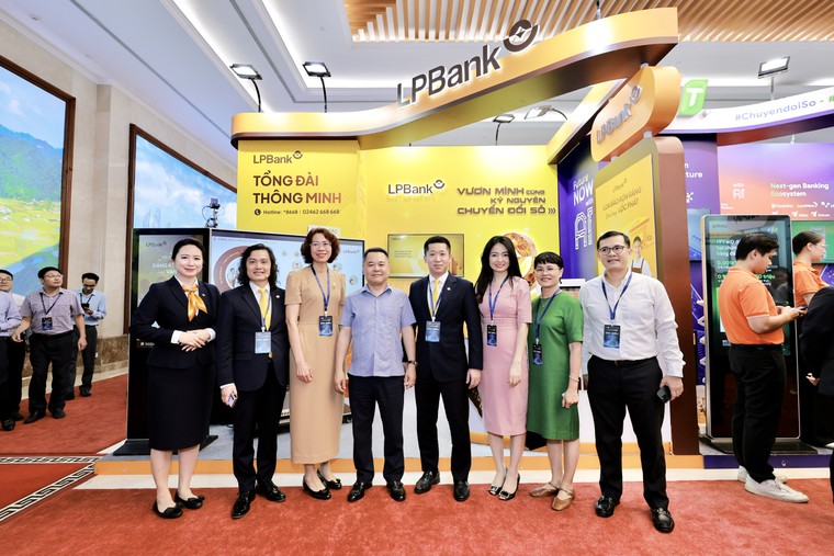 Ngân hàng Lộc Phát (LPBank) ghi dấu ấn với Tổng đài đa kênh thông minh tại sự kiện Chuyển đổi số ngành Ngân hàng 2025 ảnh 2