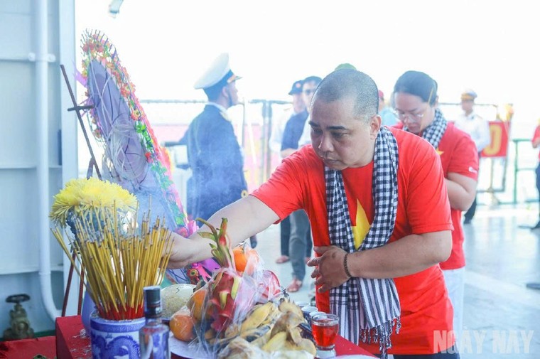 Hành trình của 100 nhà báo đến với Trường Sa ảnh 9