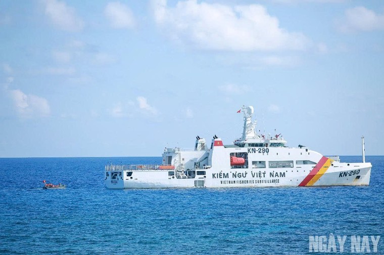 Hành trình của 100 nhà báo đến với Trường Sa ảnh 3