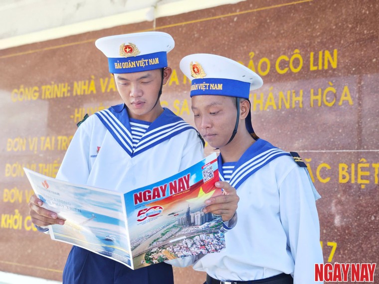 Hành trình của 100 nhà báo đến với Trường Sa ảnh 14