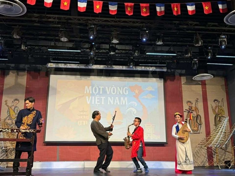 Hai đêm nhạc Việt Nam rực rỡ giữa lòng Paris - Hành trình văn hóa đầy trẻ trung và kết nối ảnh 2