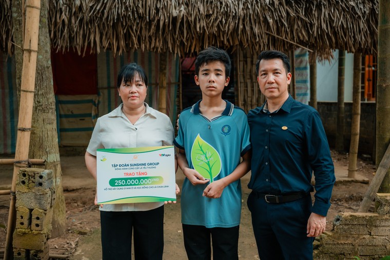 500 triệu đồng từ phiên livestream BĐS đầu tiên của Sunshine Group đã đến tay hai hoàn cảnh đặc biệt tại Thanh Hoá ảnh 2