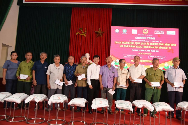 Trao tặng 500 suất quà cho thương, bệnh binh và gia đình chính sách nhân ngày Thương binh - Liệt sĩ ảnh 4