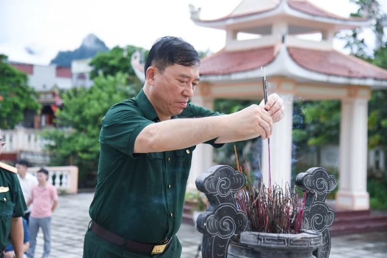 Trao tặng 500 suất quà cho thương, bệnh binh và gia đình chính sách nhân ngày Thương binh - Liệt sĩ ảnh 12