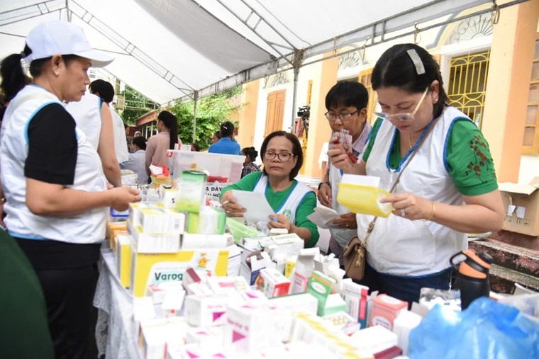 Trao tặng 500 suất quà cho thương, bệnh binh và gia đình chính sách nhân ngày Thương binh - Liệt sĩ ảnh 7