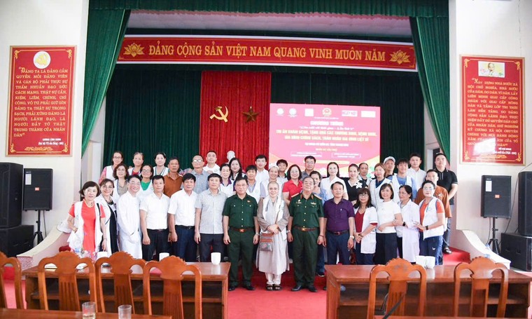 Trao tặng 500 suất quà cho thương, bệnh binh và gia đình chính sách nhân ngày Thương binh - Liệt sĩ ảnh 11