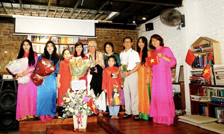 Ra mắt sách "Việt Nam - Hành trình ký ức": Giao lưu văn hóa Việt-Pháp ảnh 9
