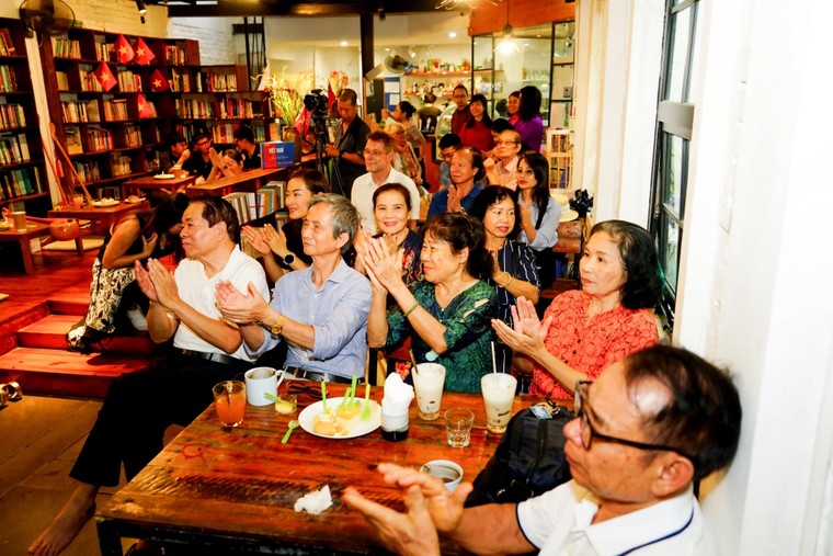 Ra mắt sách "Việt Nam - Hành trình ký ức": Giao lưu văn hóa Việt-Pháp ảnh 8