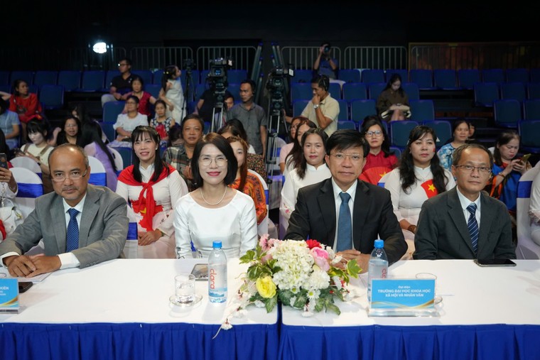 Tôn vinh tiếng Việt và trao giải “Tìm kiếm sứ giả tiếng Việt 2025”: Dòng sông chảy mãi, gắn kết muôn phương ảnh 1