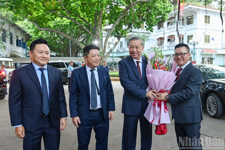 [Ảnh] Tổng Bí thư Tô Lâm dự Lễ ra mắt Trang thông tin điện tử chuyên đề Đảng Cộng sản Việt Nam-Đại hội XIV ảnh 1