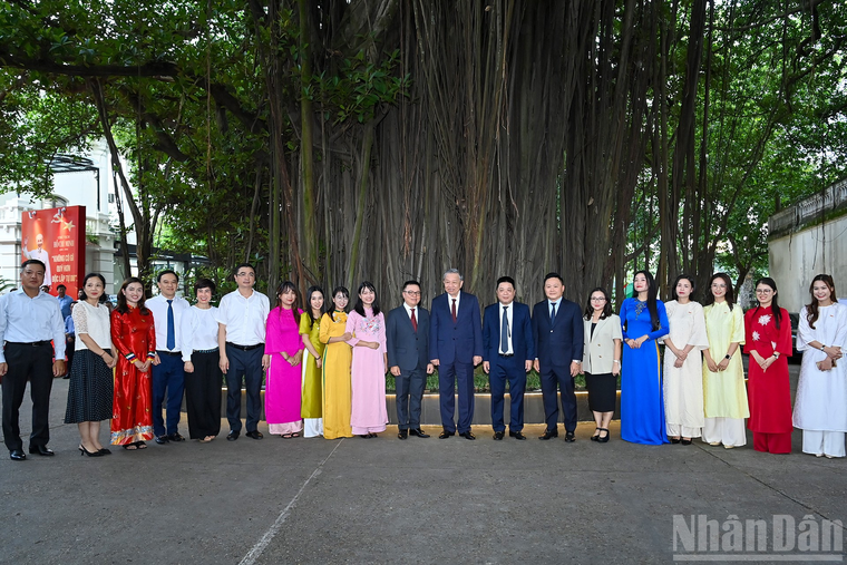 [Ảnh] Tổng Bí thư Tô Lâm dự Lễ ra mắt Trang thông tin điện tử chuyên đề Đảng Cộng sản Việt Nam-Đại hội XIV ảnh 2