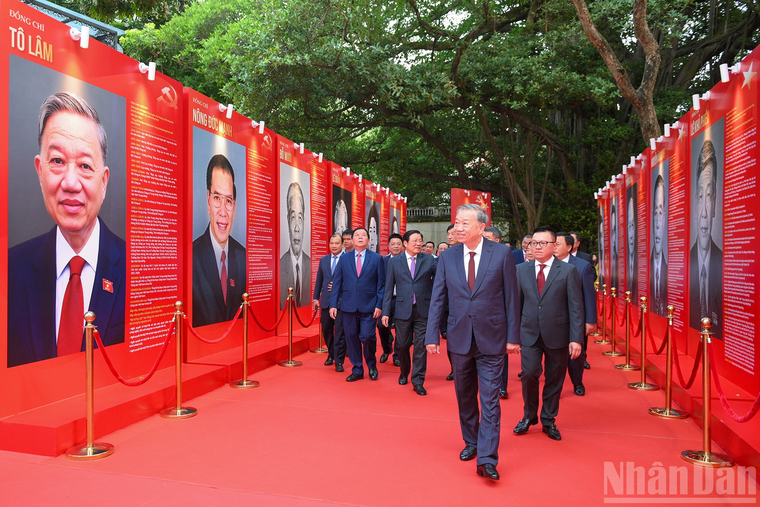 [Ảnh] Tổng Bí thư Tô Lâm dự Lễ ra mắt Trang thông tin điện tử chuyên đề Đảng Cộng sản Việt Nam-Đại hội XIV ảnh 4