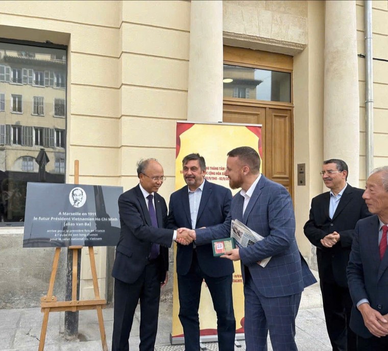 Dấu ấn Bác Hồ giữa lòng Marseille ảnh 1