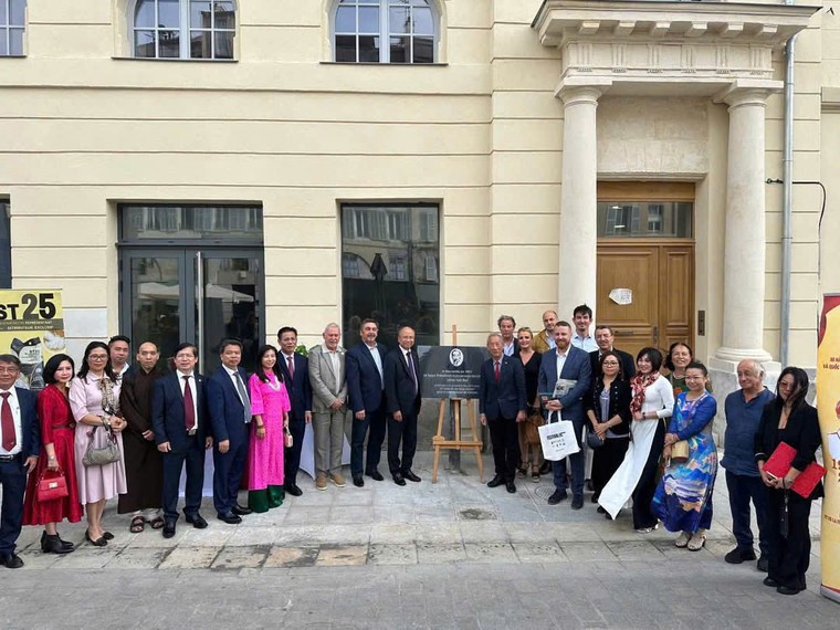 Dấu ấn Bác Hồ giữa lòng Marseille ảnh 2