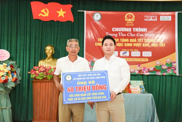 Hơn 300 suất quà Trung thu ý nghĩa đến tay học sinh nghèo vượt khó ảnh 11
