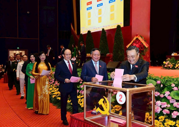 Đồng chí Bùi Thị Minh Hoài trúng cử Ban Chấp hành Đảng bộ TP Hà Nội khóa XVIII với số phiếu cao nhất ảnh 1