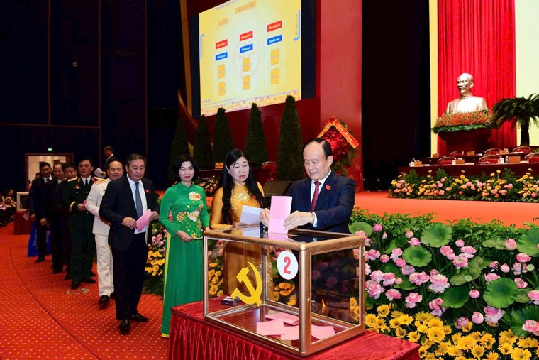 Đồng chí Bùi Thị Minh Hoài trúng cử Ban Chấp hành Đảng bộ TP Hà Nội khóa XVIII với số phiếu cao nhất ảnh 3