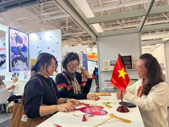 Không gian sách và văn hóa Hà Nội tại Hội sách quốc tế Frankfurt năm 2025 ảnh 9
