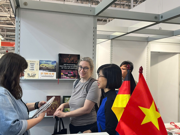 Không gian sách và văn hóa Hà Nội tại Hội sách quốc tế Frankfurt năm 2025 ảnh 10