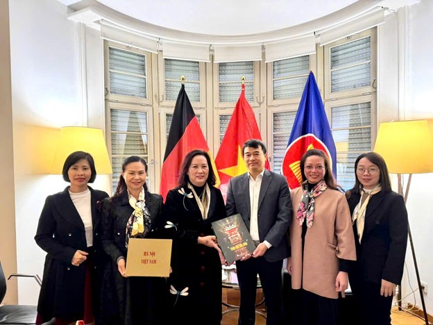 Không gian sách và văn hóa Hà Nội tại Hội sách quốc tế Frankfurt năm 2025 ảnh 3