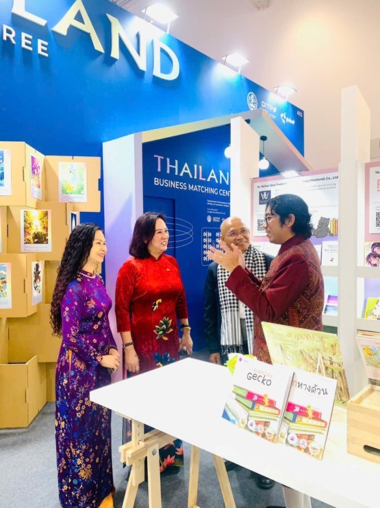 Không gian sách và văn hóa Hà Nội tại Hội sách quốc tế Frankfurt năm 2025 ảnh 4