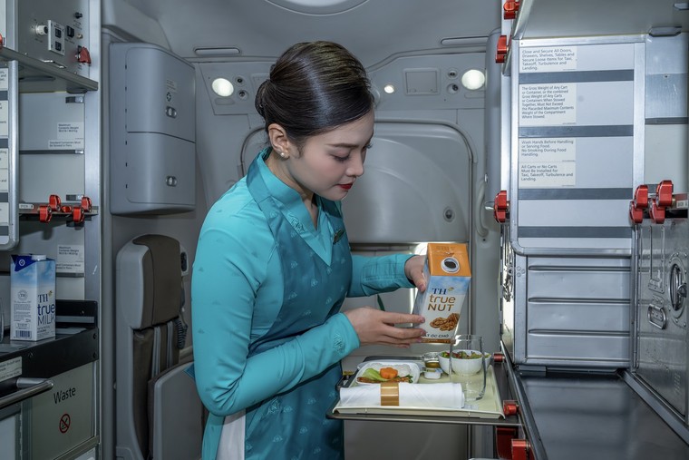 Sản phẩm TH mang trải nghiệm “hoàn toàn từ thiên nhiên” đến từng chuyến bay Vietnam Airlines ảnh 1