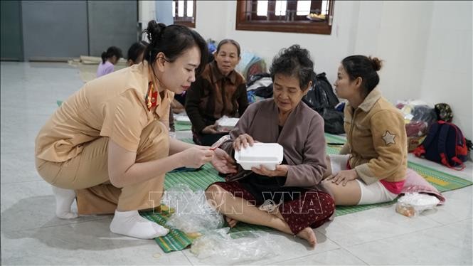 Chính quyền địa phương cùng các lực lượng căng mình sơ tán dân và cứu nạn ảnh 10