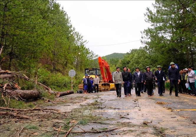 Chính quyền địa phương cùng các lực lượng căng mình sơ tán dân và cứu nạn ảnh 9