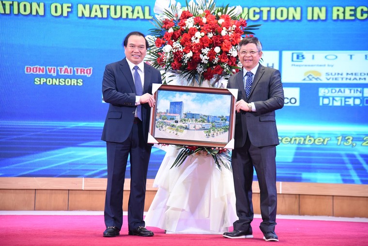 Việt Nam đang chứng kiến bước tiến mạnh mẽ trong lĩnh vực nội soi, thay khớp ảnh 5