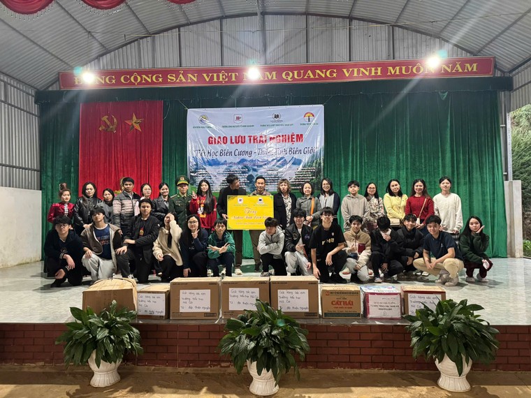 Chương trình thiện nguyện "Tiết học biên cương - Thắm tình biên giới" giàu ý nghĩa tại Chiềng On, Sơn La ảnh 7