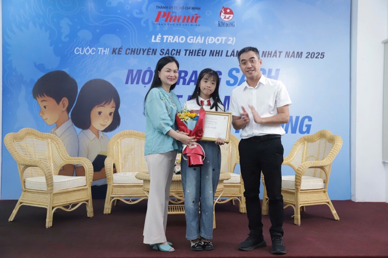 Báo Phụ nữ TP HCM cùng các em nhỏ tạo ra những giá trị từ sách ảnh 3