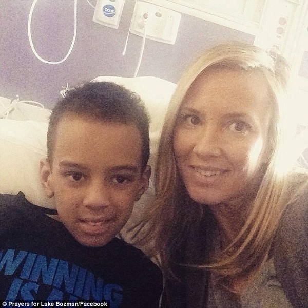 Lặng người trước hình dáng mờ ảo của con trai chết vì ung thư trong ảnh cưới của mẹ ảnh 3