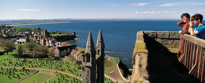 Vẻ đẹp của thị trấn nơi Hoàng tử William và Công nương Kate gặp nhau ảnh 5