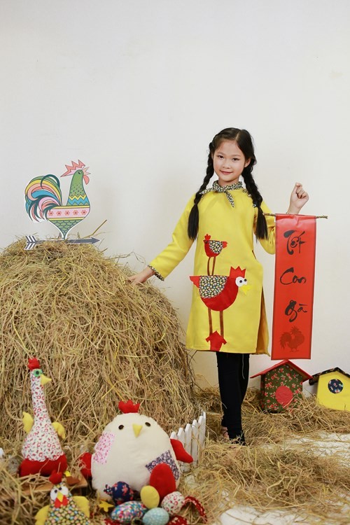 BST áo dài con gà dành riêng cho bé năm Đinh Dậu ảnh 1