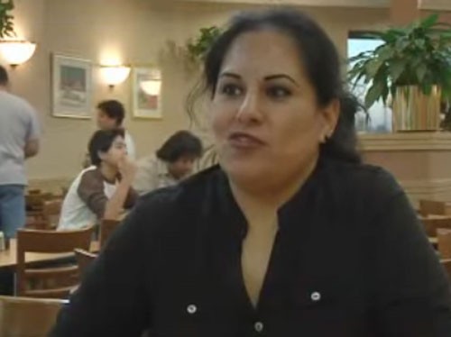 Nữ hầu bàn được tip 50.000 USD và ôtô ảnh 1