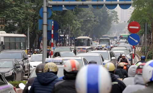 Nhiều chuyên gia lo ngại về dải phân cách cứng phục vụ buýt nhanh ảnh 1