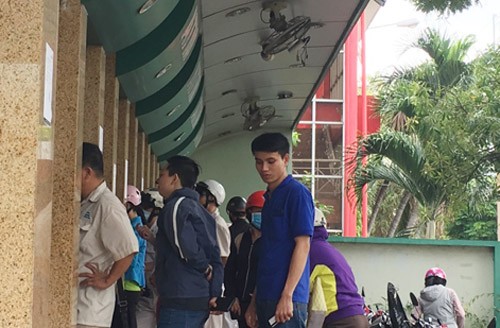  ATM, phòng giao dịch ngân hàng tại Hà Nội quá tải ngày cận Tết ảnh 2