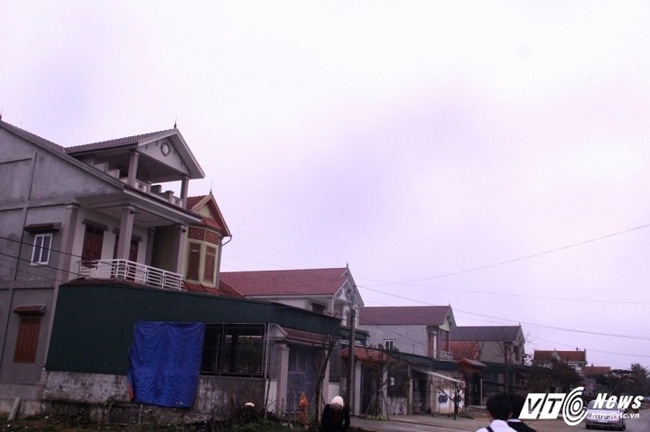 Tết buồn của hàng trăm đứa trẻ ở làng giàu nhất nước ảnh 1