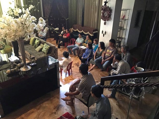 Đàm Vĩnh Hưng mời 15 chủ nợ đến nhà để trả tiền thay cho mẹ ảnh 1