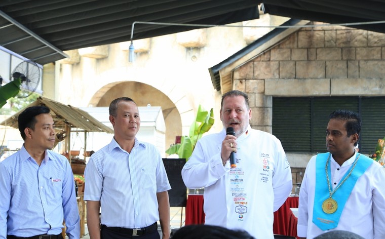 Đầu bếp Bà Nà Hills 'trổ tài' với 12 đầu bếp quốc tế ảnh 6