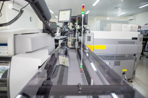 Bệnh viện công đầu tiên tại Việt Nam đạt chuẩn xét nghiệm quốc tế ảnh 1