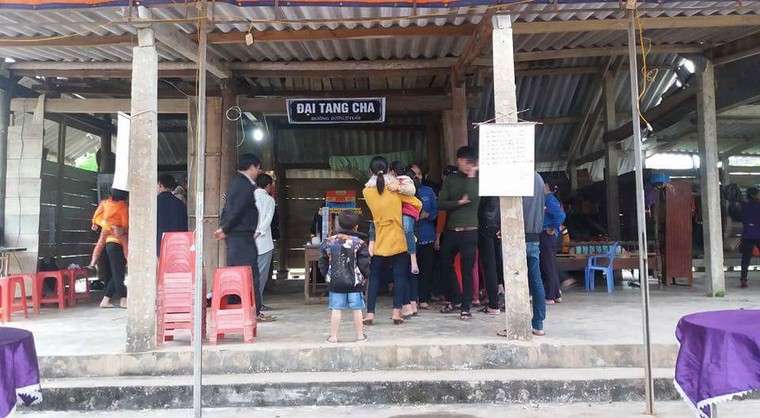 Côn đồ xông vào nhà đánh chết người đang ngồi chúc Tết ảnh 1