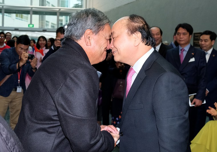 Thủ tướng thăm Đại học AUT và gặp gỡ kiều bào tại New Zealand ảnh 1