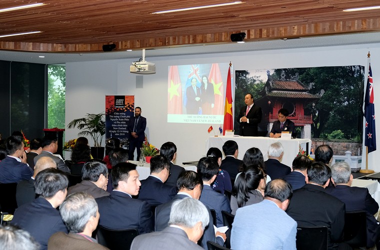 Thủ tướng thăm Đại học AUT và gặp gỡ kiều bào tại New Zealand ảnh 2