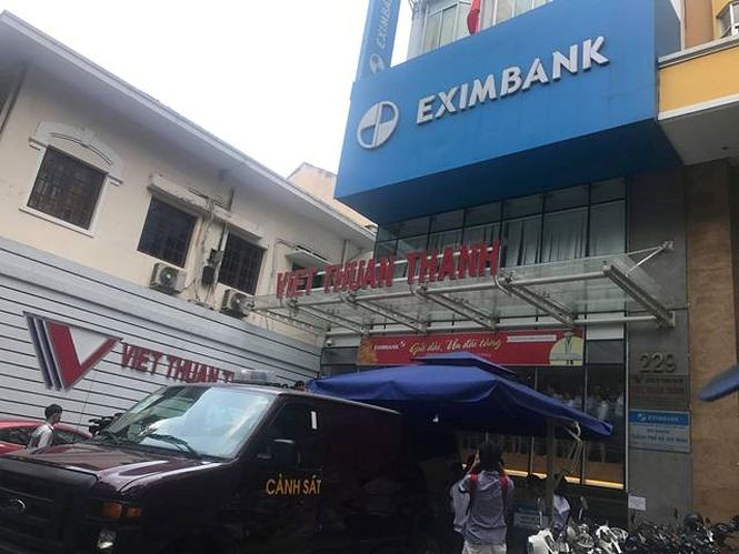 Khám xét Ngân hàng Eximbank chi nhánh TPHCM ảnh 1
