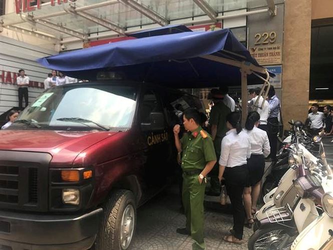 Khám xét Ngân hàng Eximbank chi nhánh TPHCM ảnh 2