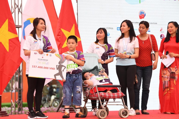 Hơn 1500 vận động viên tại Thủ đô tham gia giải chạy Pháp ngữ 2022 ảnh 3