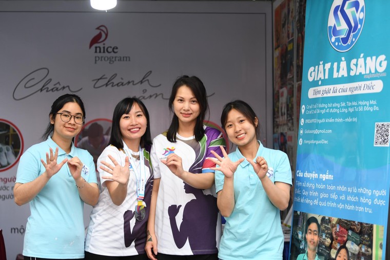 Hơn 1500 vận động viên tại Thủ đô tham gia giải chạy Pháp ngữ 2022 ảnh 18